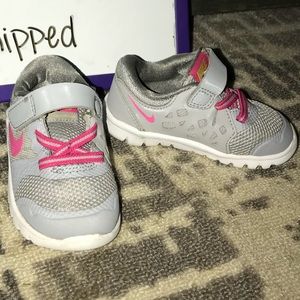 Nike tennis shoes size 5